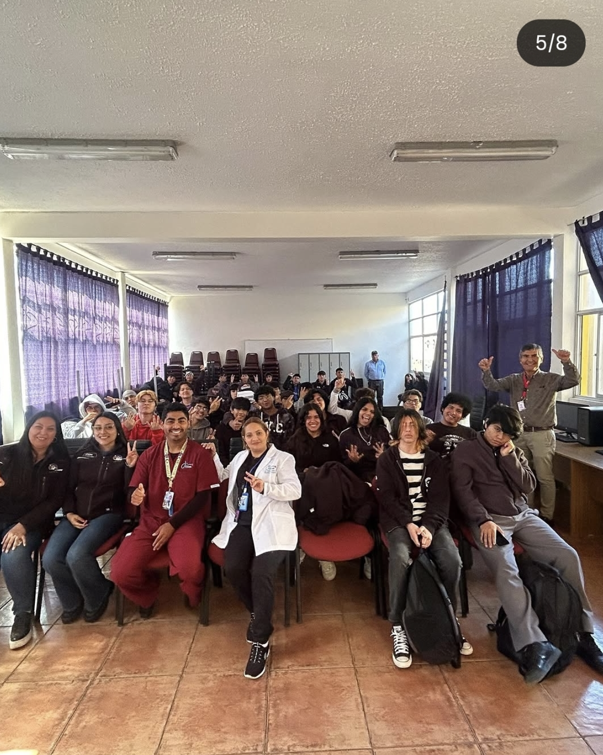 Charlas educativas con jóvenes